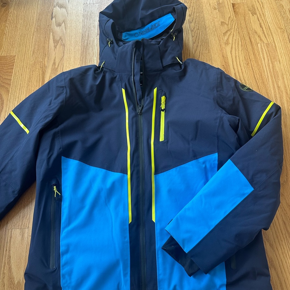 Men's Icepeak ski/snowboard/winter jacket. Removable hood. Like new. Size - XL